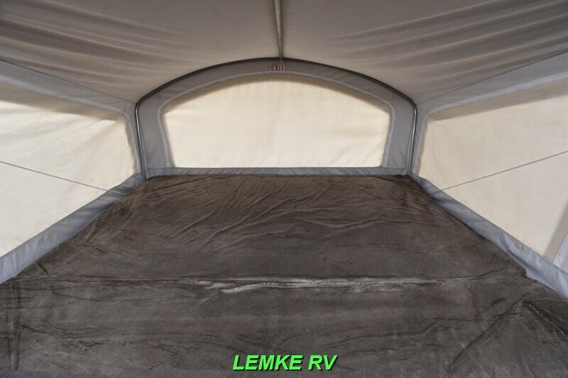 2019 Keystone Bullet Crossfire 1650EX   - Photo 18 - Rocklin, CA 95677