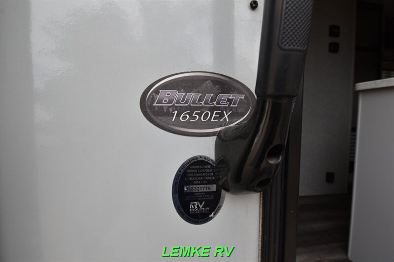 2019 Keystone Bullet Crossfire 1650EX   - Photo 10 - Rocklin, CA 95677