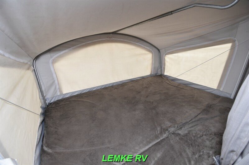 2019 Keystone Bullet Crossfire 1650EX   - Photo 17 - Rocklin, CA 95677