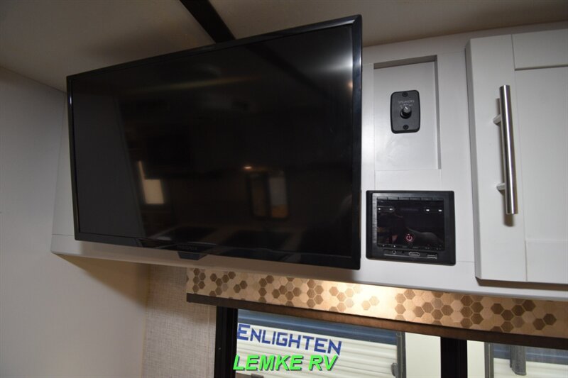 2019 Keystone Bullet Crossfire 1650EX   - Photo 25 - Rocklin, CA 95677