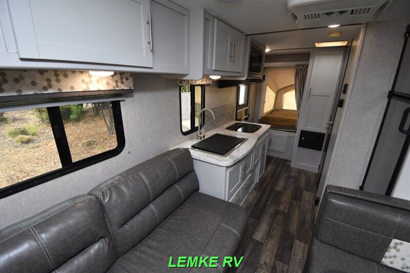2019 Keystone Bullet Crossfire 1650EX   - Photo 18 - Rocklin, CA 95677