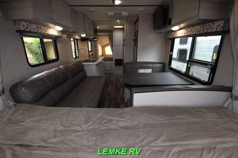 2019 Keystone Bullet Crossfire 1650EX   - Photo 19 - Rocklin, CA 95677