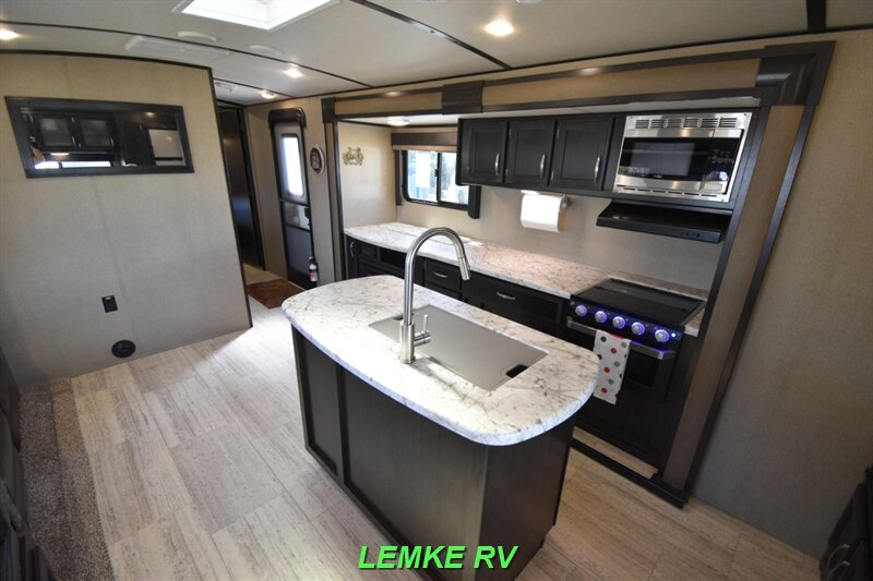 2018 Grand Design Imagine 2670MK   - Photo 14 - Rocklin, CA 95677