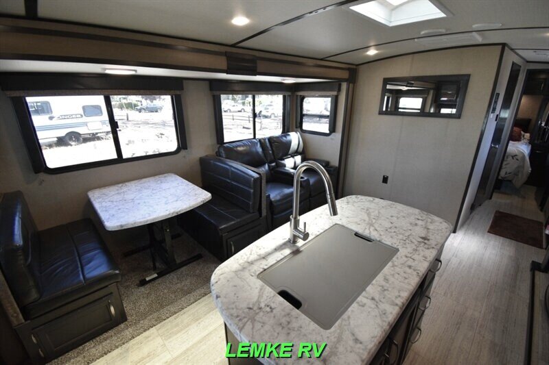 2018 Grand Design Imagine 2670MK   - Photo 15 - Rocklin, CA 95677