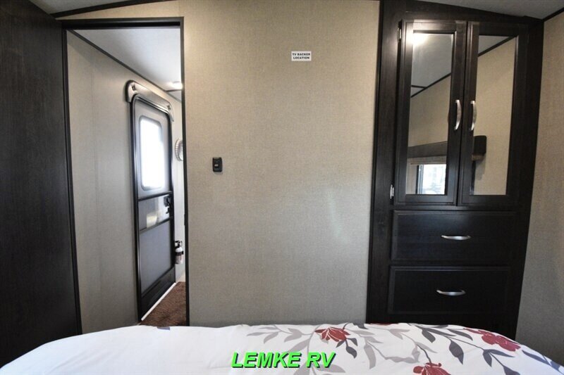 2018 Grand Design Imagine 2670MK   - Photo 19 - Rocklin, CA 95677