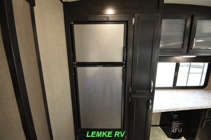 2018 Grand Design Imagine 2670MK   - Photo 16 - Rocklin, CA 95677