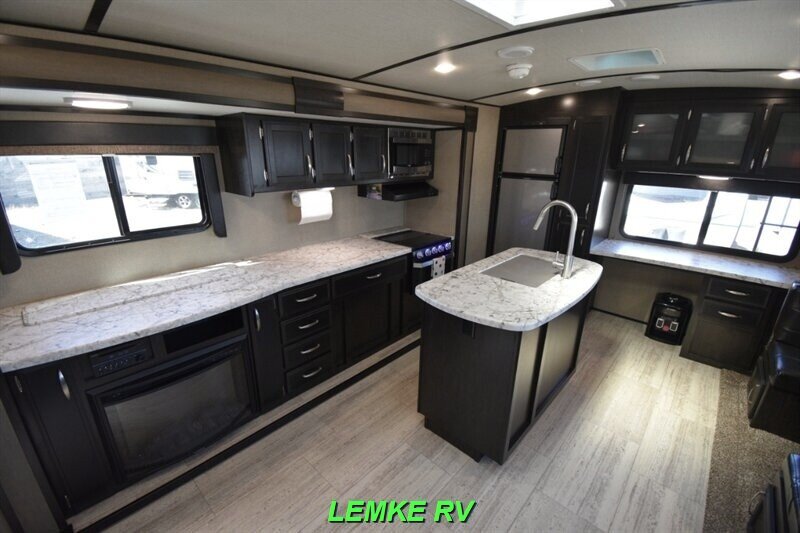 2018 Grand Design Imagine 2670MK   - Photo 13 - Rocklin, CA 95677