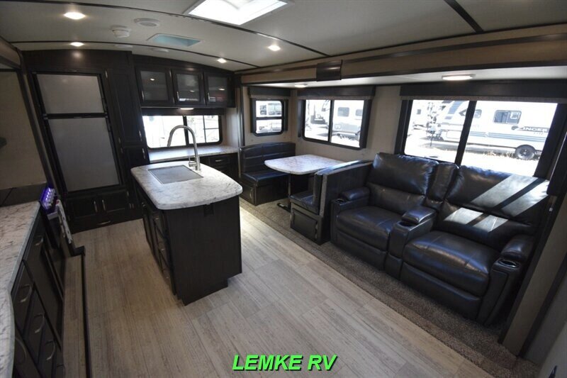 2018 Grand Design Imagine 2670MK   - Photo 11 - Rocklin, CA 95677