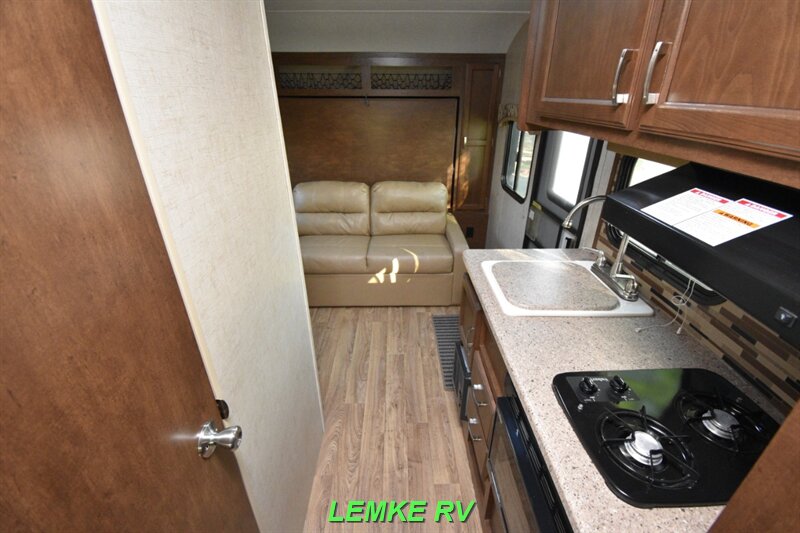 2017 Venture RV Sonic Lite SL169VBH   - Photo 5 - Rocklin, CA 95677