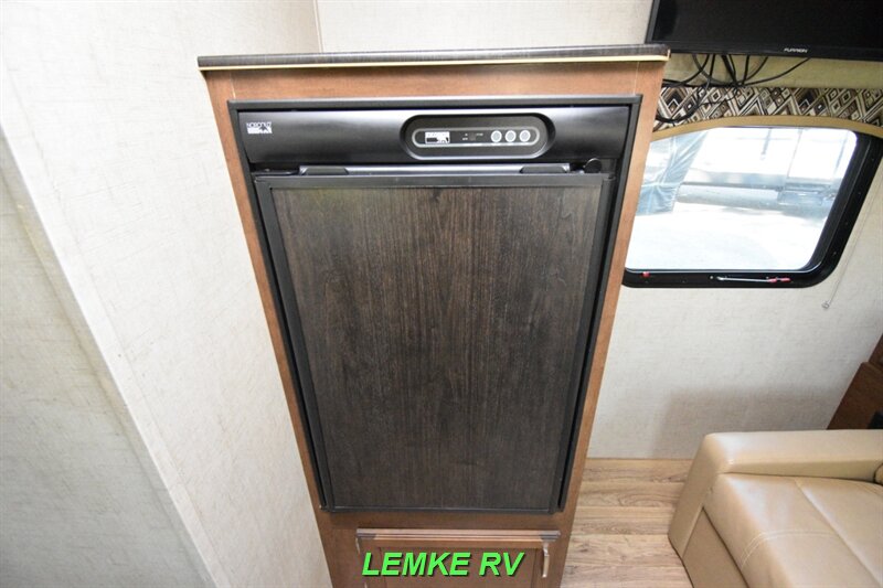 2017 Venture RV Sonic Lite SL169VBH   - Photo 14 - Rocklin, CA 95677