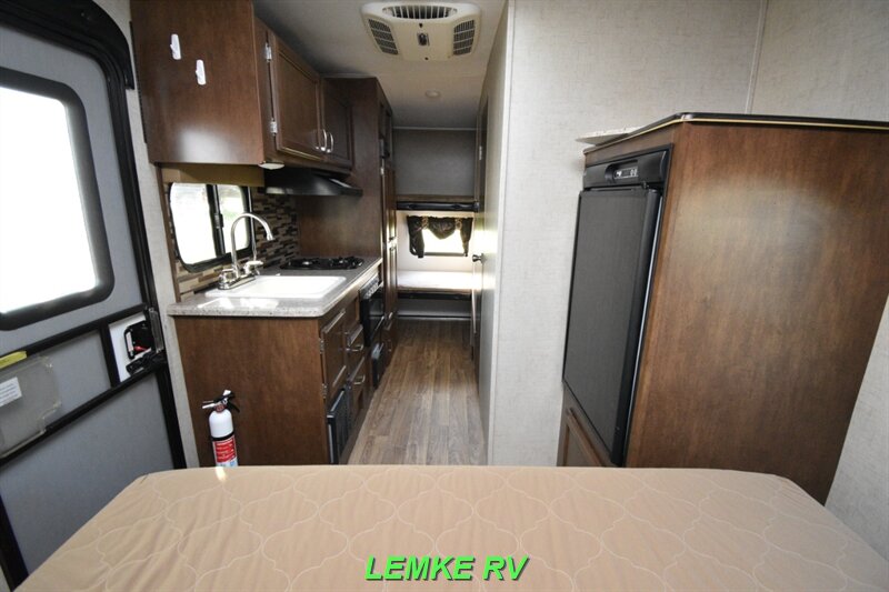2017 Venture RV Sonic Lite SL169VBH   - Photo 22 - Rocklin, CA 95677