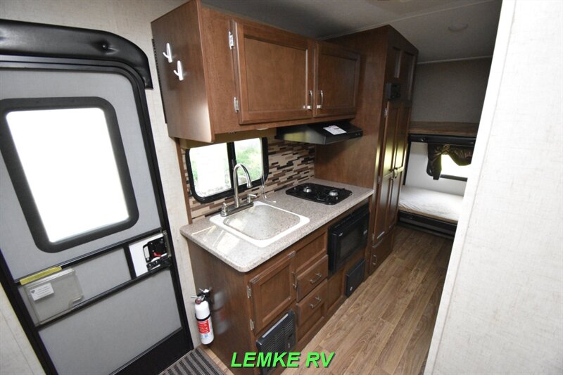 2017 Venture RV Sonic Lite SL169VBH   - Photo 13 - Rocklin, CA 95677