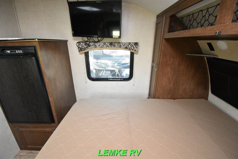 2017 Venture RV Sonic Lite SL169VBH   - Photo 21 - Rocklin, CA 95677