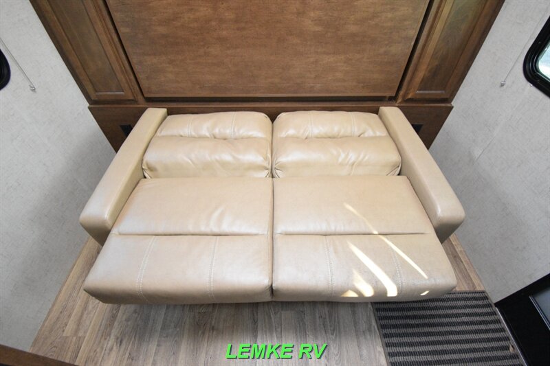 2017 Venture RV Sonic Lite SL169VBH   - Photo 23 - Rocklin, CA 95677