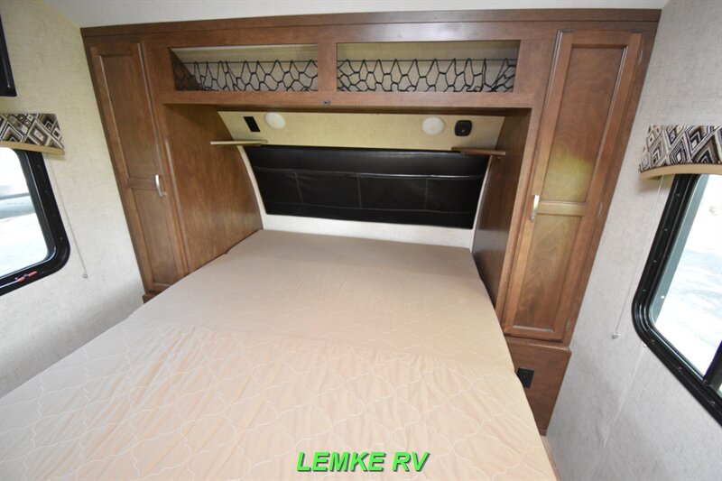 2017 Venture RV Sonic Lite SL169VBH   - Photo 20 - Rocklin, CA 95677