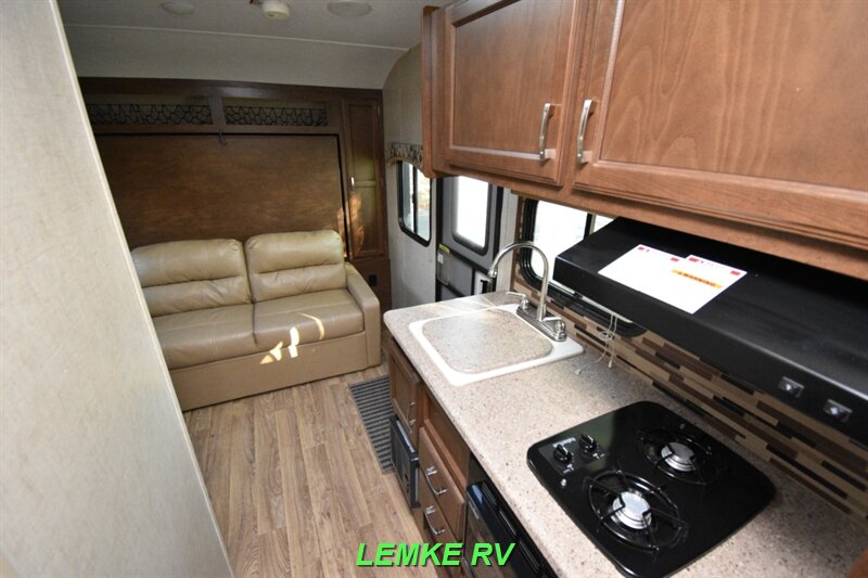 2017 Venture RV Sonic Lite SL169VBH   - Photo 12 - Rocklin, CA 95677