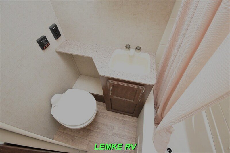 2017 Venture RV Sonic Lite SL169VBH   - Photo 20 - Rocklin, CA 95677