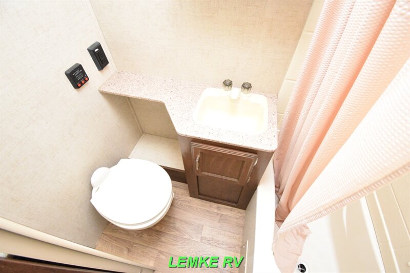 2017 Venture RV Sonic Lite SL169VBH   - Photo 16 - Rocklin, CA 95677