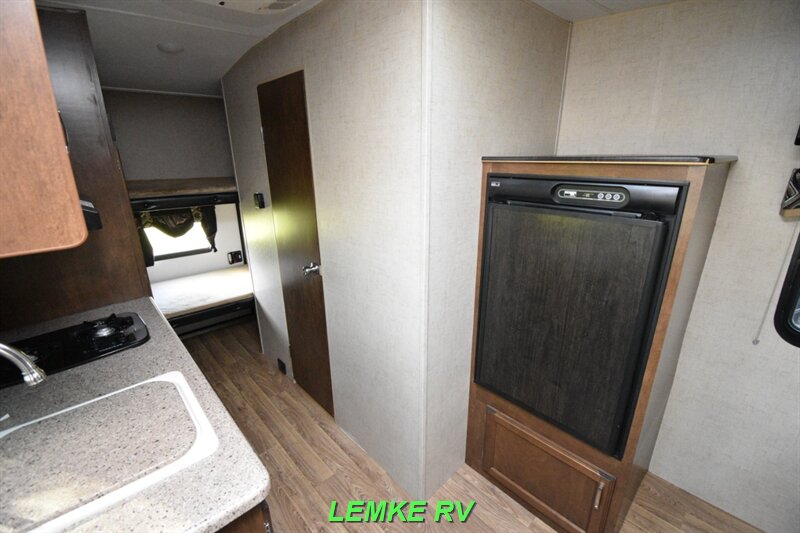 2017 Venture RV Sonic Lite SL169VBH   - Photo 11 - Rocklin, CA 95677