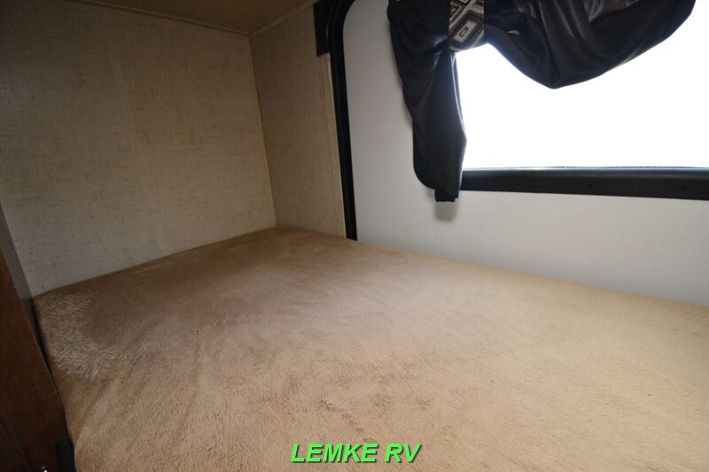 2017 Venture RV Sonic Lite SL169VBH   - Photo 18 - Rocklin, CA 95677