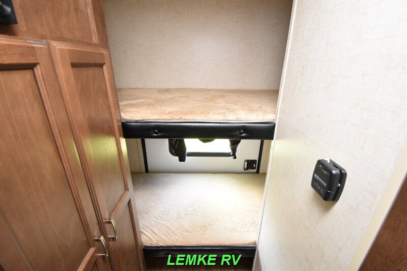 2017 Venture RV Sonic Lite SL169VBH   - Photo 17 - Rocklin, CA 95677