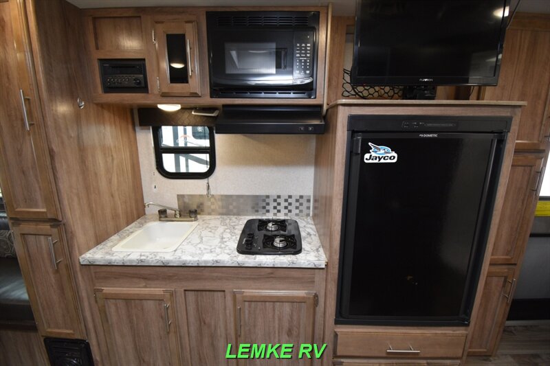 2018 Jayco Jay Feather 19XUD   - Photo 13 - Rocklin, CA 95677