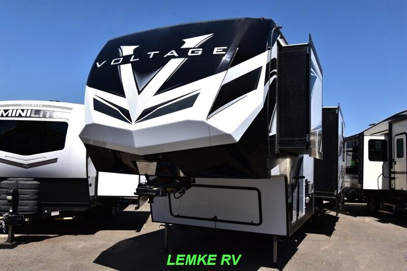 2021 Dutchmen Voltage Triton 3351   - Photo 6 - Rocklin, CA 95677