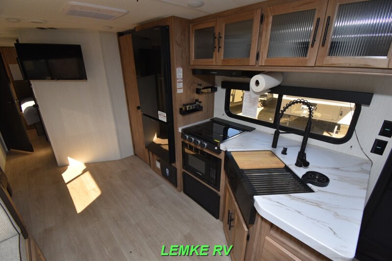 2025 Forest River Cherokee Grey Wolf 29TE   - Photo 13 - Rocklin, CA 95677