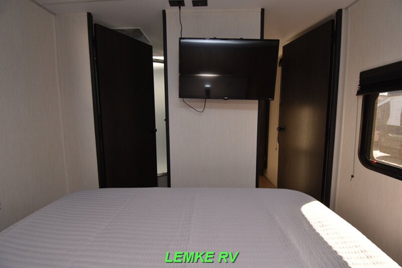 2025 Forest River Cherokee Grey Wolf 29TE   - Photo 23 - Rocklin, CA 95677