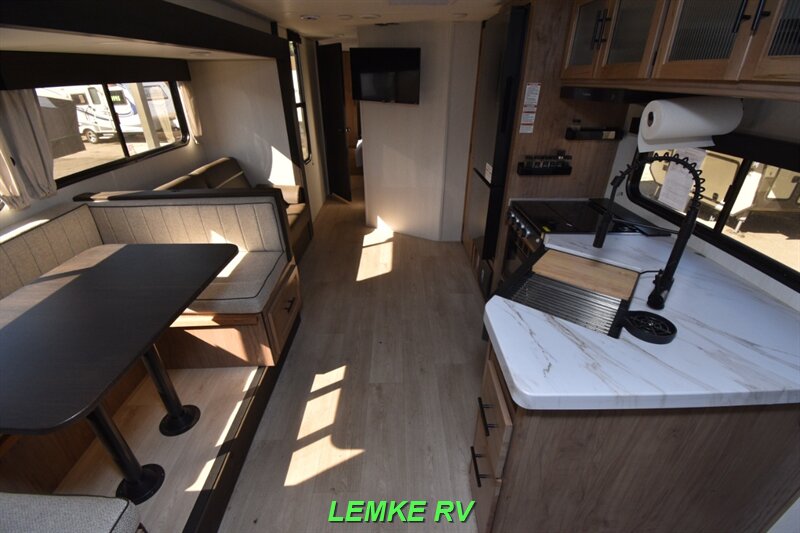 2025 Forest River Cherokee Grey Wolf 29TE   - Photo 5 - Rocklin, CA 95677