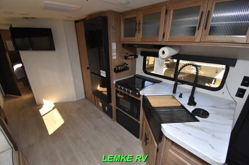 2025 Forest River Cherokee Grey Wolf 29TE   - Photo 13 - Rocklin, CA 95677