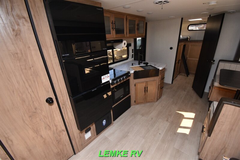 2025 Forest River Cherokee Grey Wolf 29TE   - Photo 24 - Rocklin, CA 95677