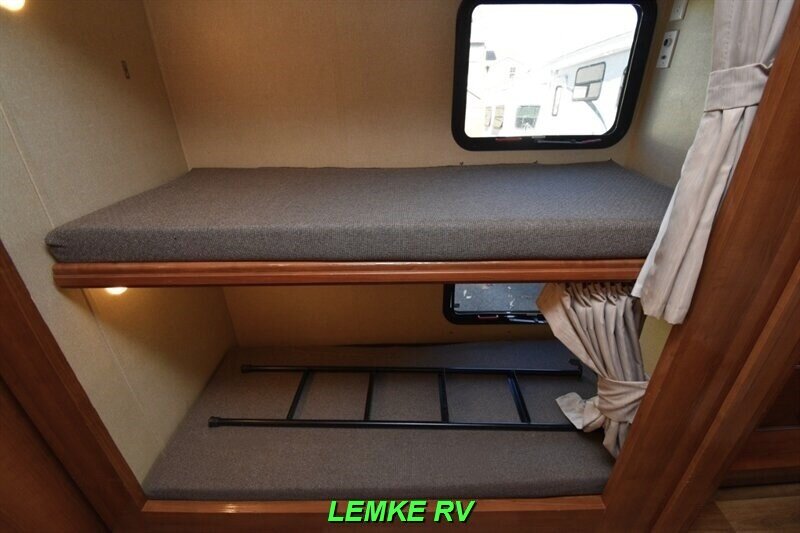 2019 Coachmen Pursuit 33BH   - Photo 16 - Rocklin, CA 95677