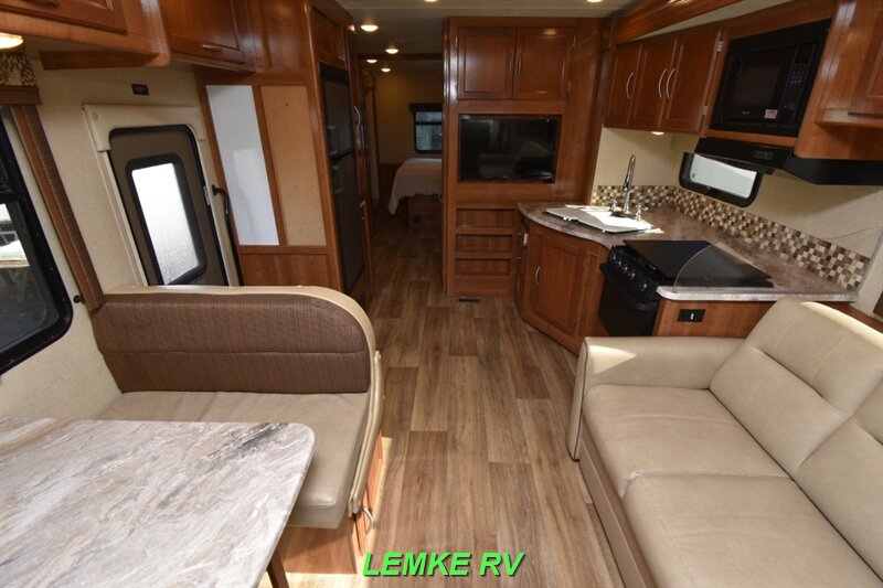 2019 Coachmen Pursuit 33BH   - Photo 2 - Rocklin, CA 95677