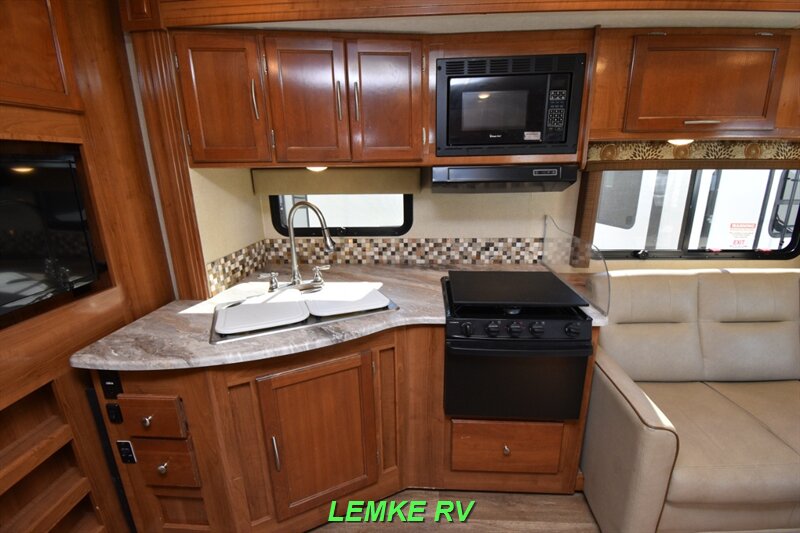 2019 Coachmen Pursuit 33BH   - Photo 12 - Rocklin, CA 95677