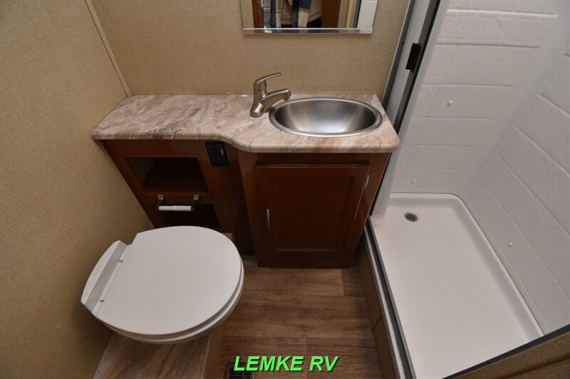 2019 Coachmen Pursuit 33BH   - Photo 20 - Rocklin, CA 95677