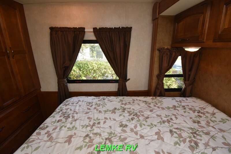 2012 Coachmen Mirada 29DS   - Photo 12 - Rocklin, CA 95677