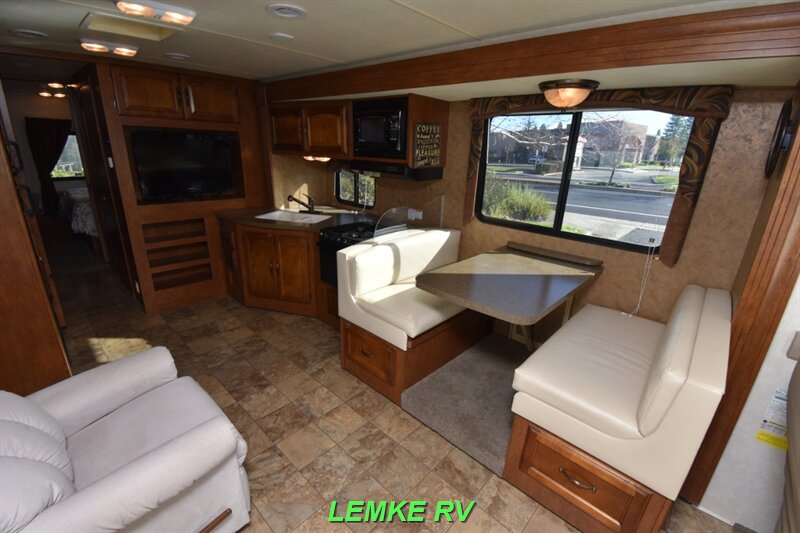 2012 Coachmen Mirada 29DS   - Photo 8 - Rocklin, CA 95677