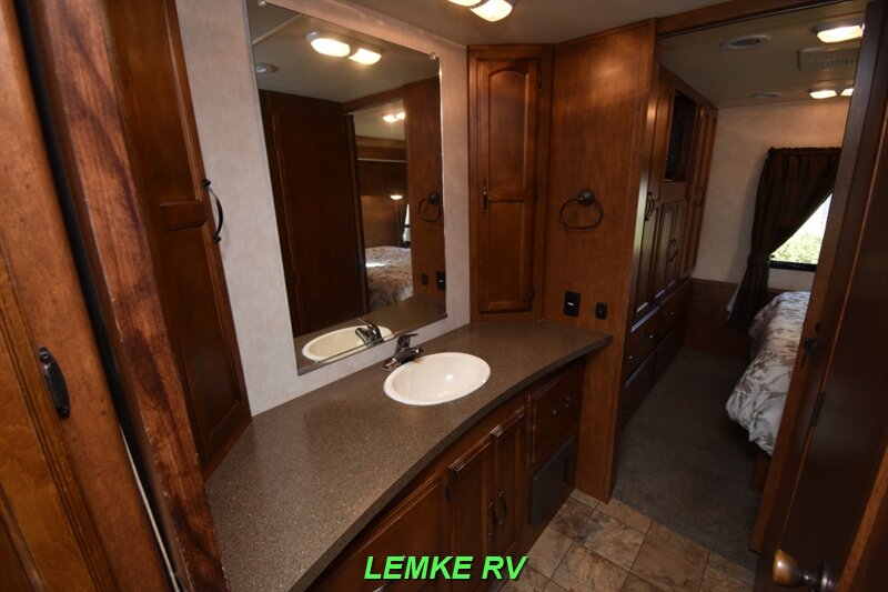 2012 Coachmen Mirada 29DS   - Photo 19 - Rocklin, CA 95677