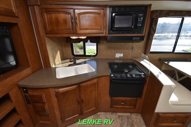 2012 Coachmen Mirada 29DS   - Photo 10 - Rocklin, CA 95677