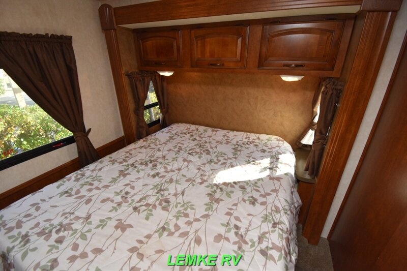 2012 Coachmen Mirada 29DS   - Photo 11 - Rocklin, CA 95677