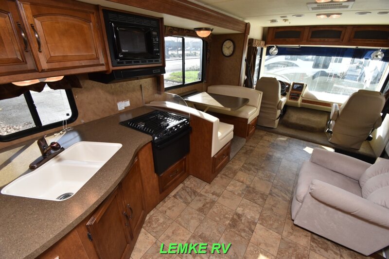 2012 Coachmen Mirada 29DS   - Photo 13 - Rocklin, CA 95677