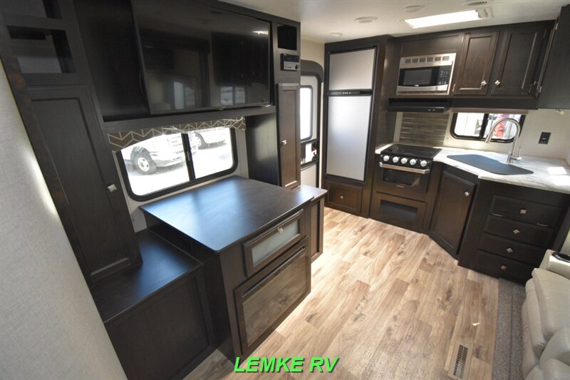 2020 Venture RV Sporttrek 251VRK   - Photo 14 - Rocklin, CA 95677
