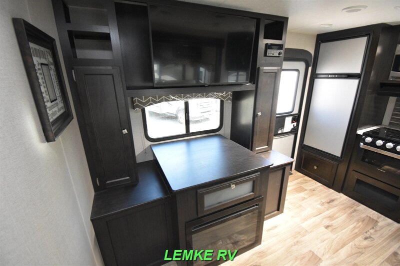 2020 Venture RV Sporttrek 251VRK   - Photo 24 - Rocklin, CA 95677