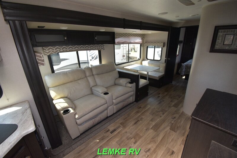 2020 Venture RV Sporttrek 251VRK   - Photo 11 - Rocklin, CA 95677