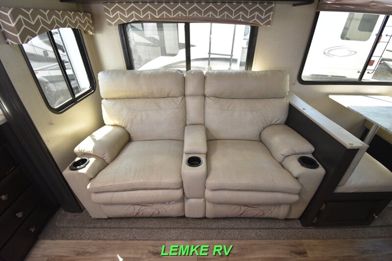 2020 Venture RV Sporttrek 251VRK   - Photo 17 - Rocklin, CA 95677