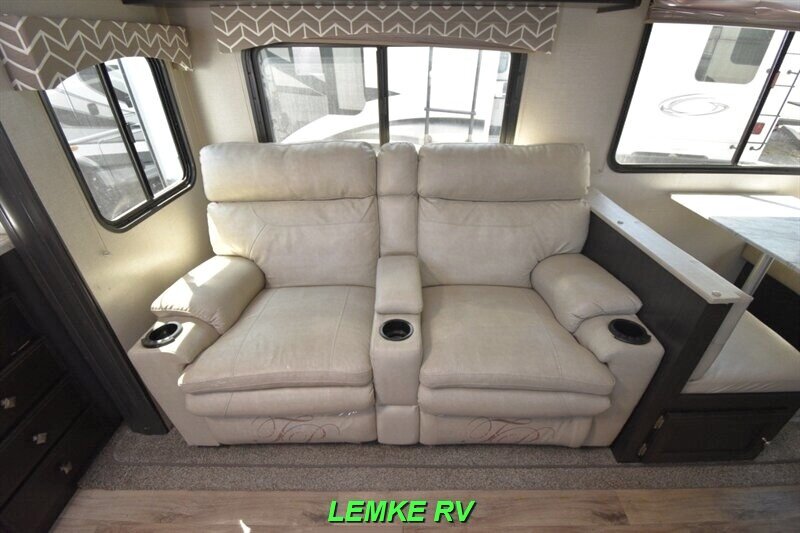 2020 Venture RV Sporttrek 251VRK   - Photo 21 - Rocklin, CA 95677