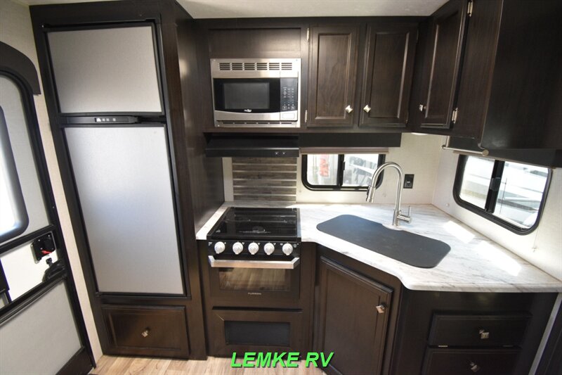 2020 Venture RV Sporttrek 251VRK   - Photo 15 - Rocklin, CA 95677