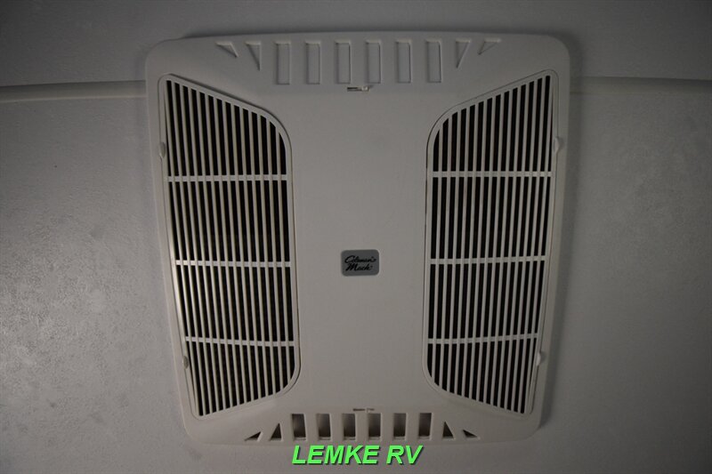 2020 Venture RV Sporttrek 251VRK   - Photo 25 - Rocklin, CA 95677