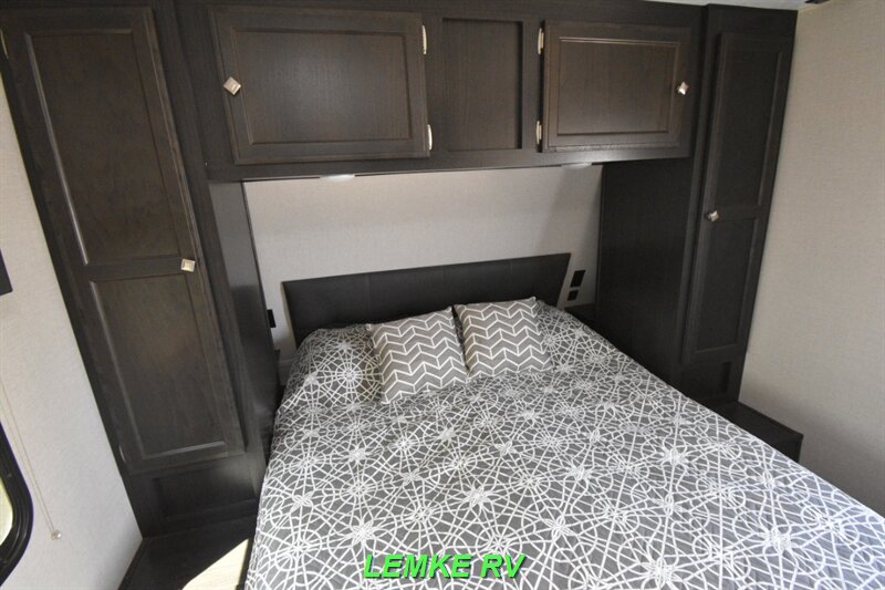 2020 Venture RV Sporttrek 251VRK   - Photo 19 - Rocklin, CA 95677